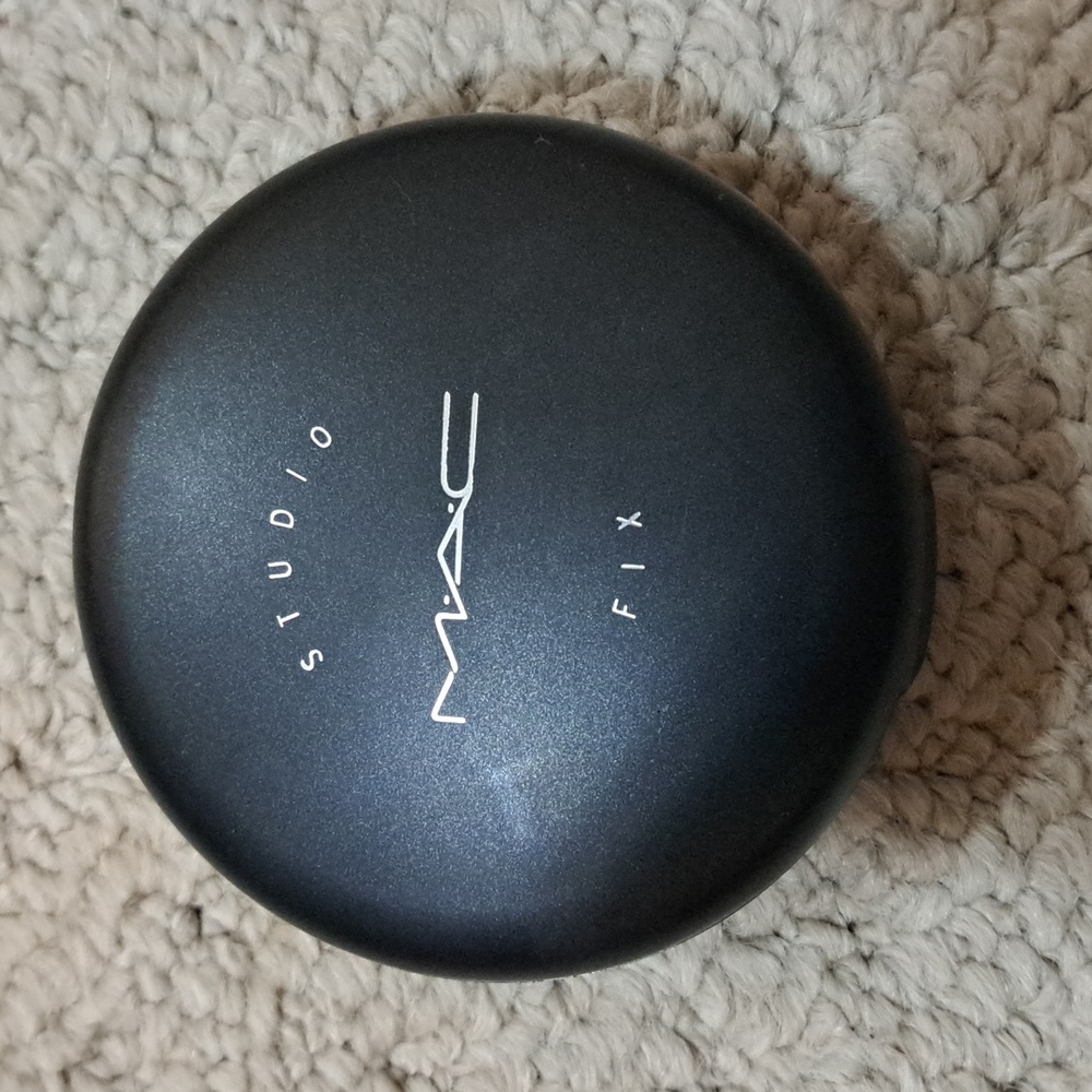 Mac studio fix powder c3. 5